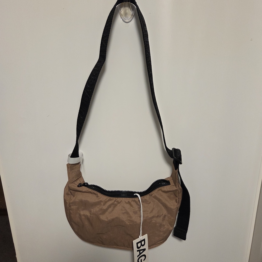 NWT Baggu Small Crescent Crossbody Bag